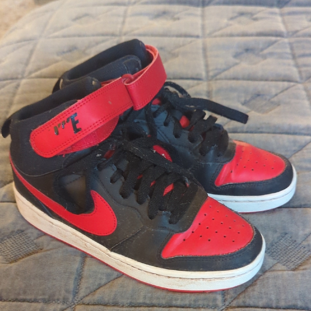 Nike Court Borough Mid 2, Big Kids size